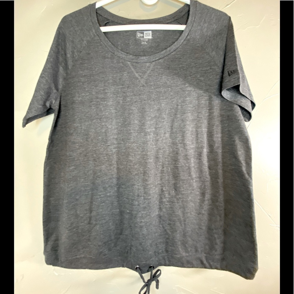 New Era sweatshirt top shirt dark grey short sleeve pullover Size L.   C-17